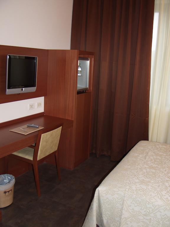 Hotel Mareschi Palace Novara Exterior photo