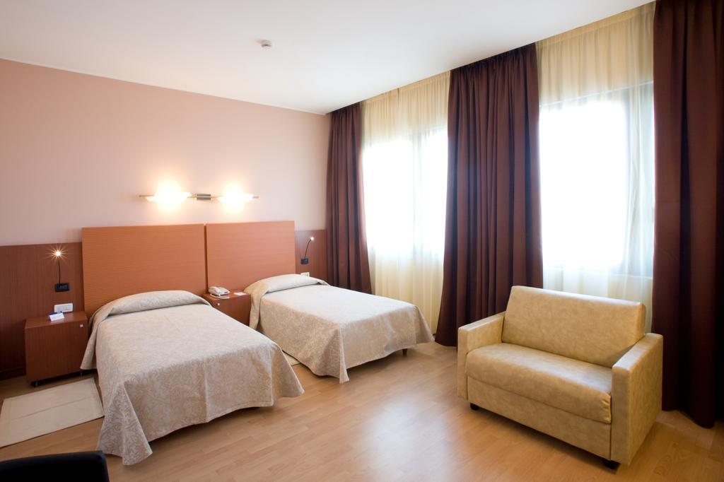 Hotel Mareschi Palace Novara Exterior photo